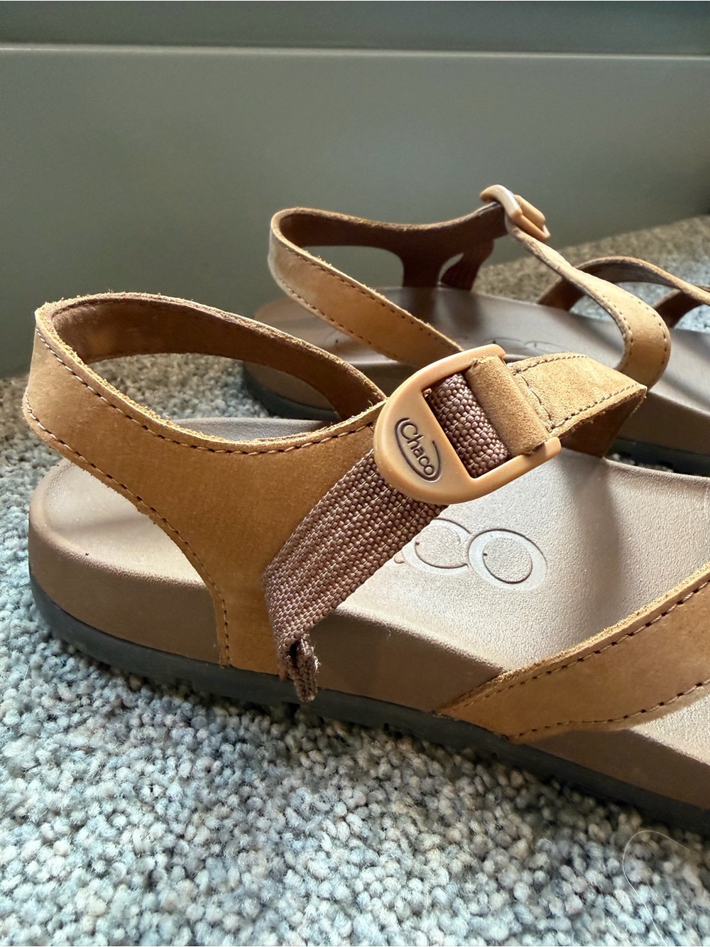 Chaco Women's Tan Strappy Outdoor Sandals - Picture 2 of 8